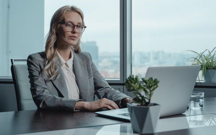 Requisitos para solicitar el permiso de residencia y trabajo por cuenta propia en España